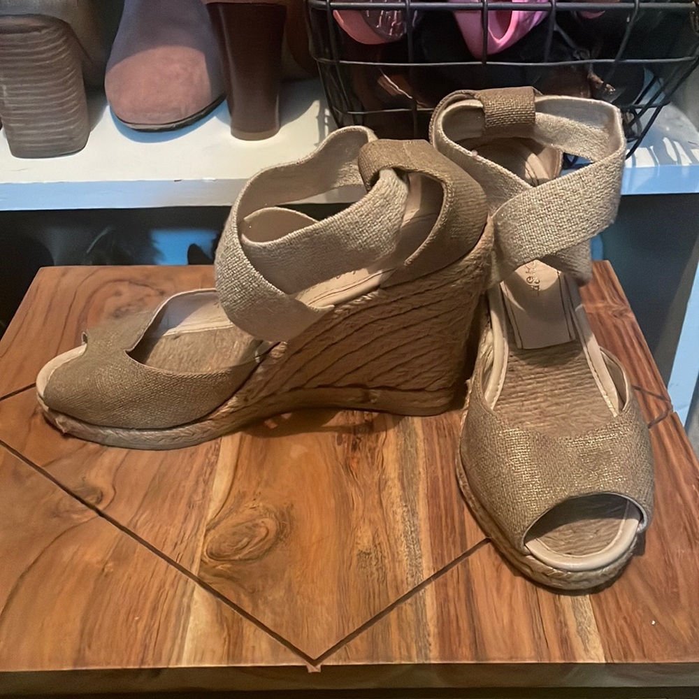 Gold wedge